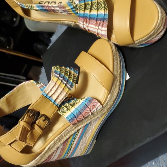 Sandals - Picture 2 of 3